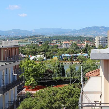 Hotel Amados Rimini Kültér fotó