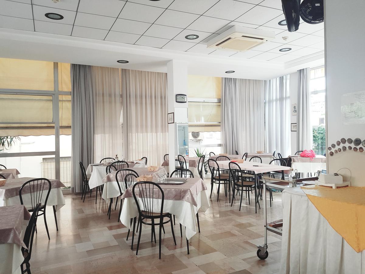 Hotel Amados Rimini Kültér fotó